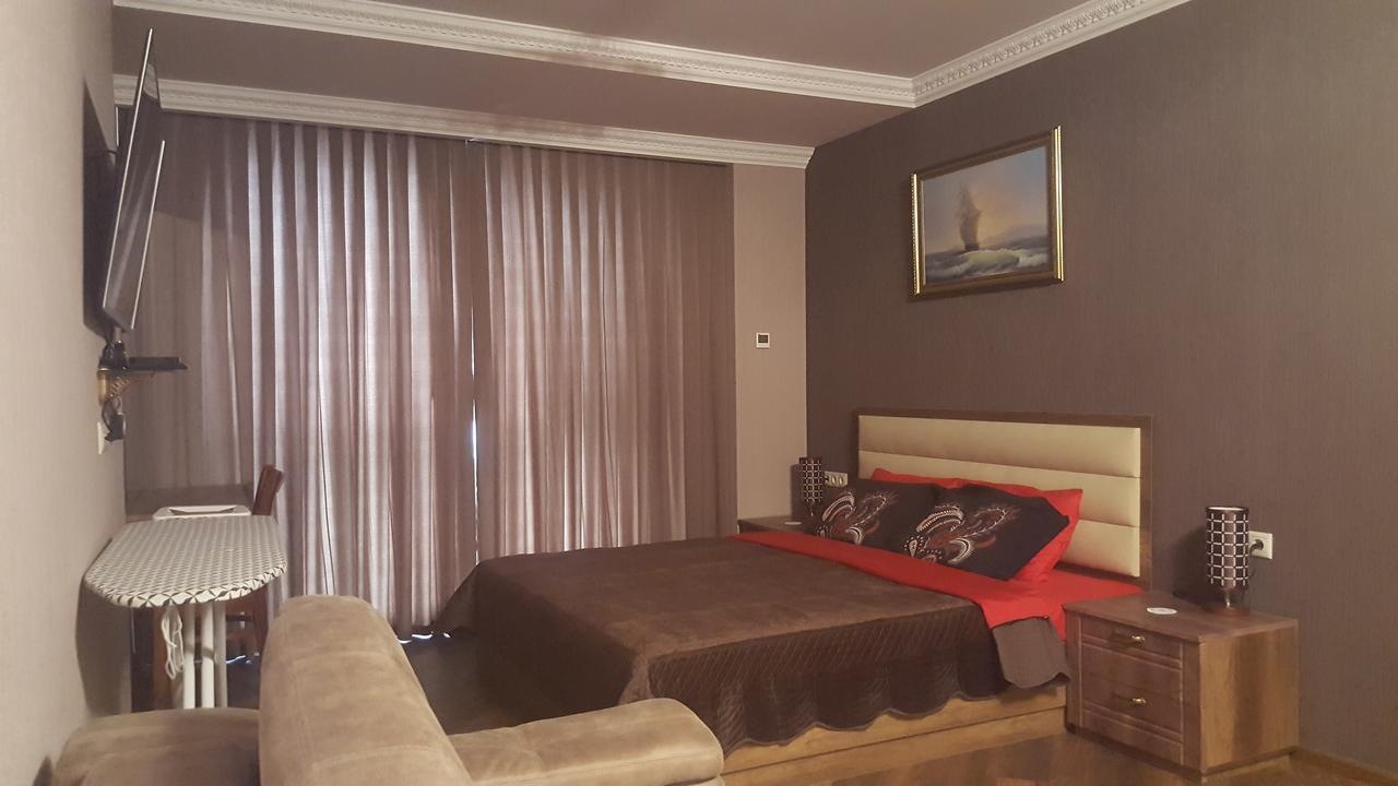 Mimino Apartment Deluxe First Line バトゥーミ エクステリア 写真