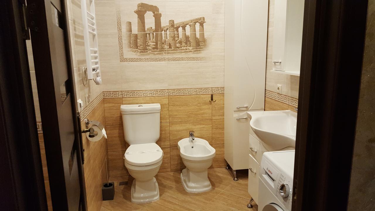 Mimino Apartment Deluxe First Line バトゥーミ エクステリア 写真