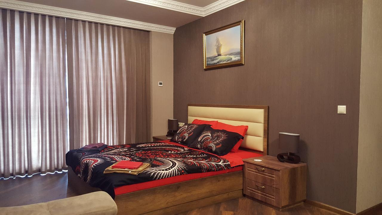 Mimino Apartment Deluxe First Line バトゥーミ エクステリア 写真