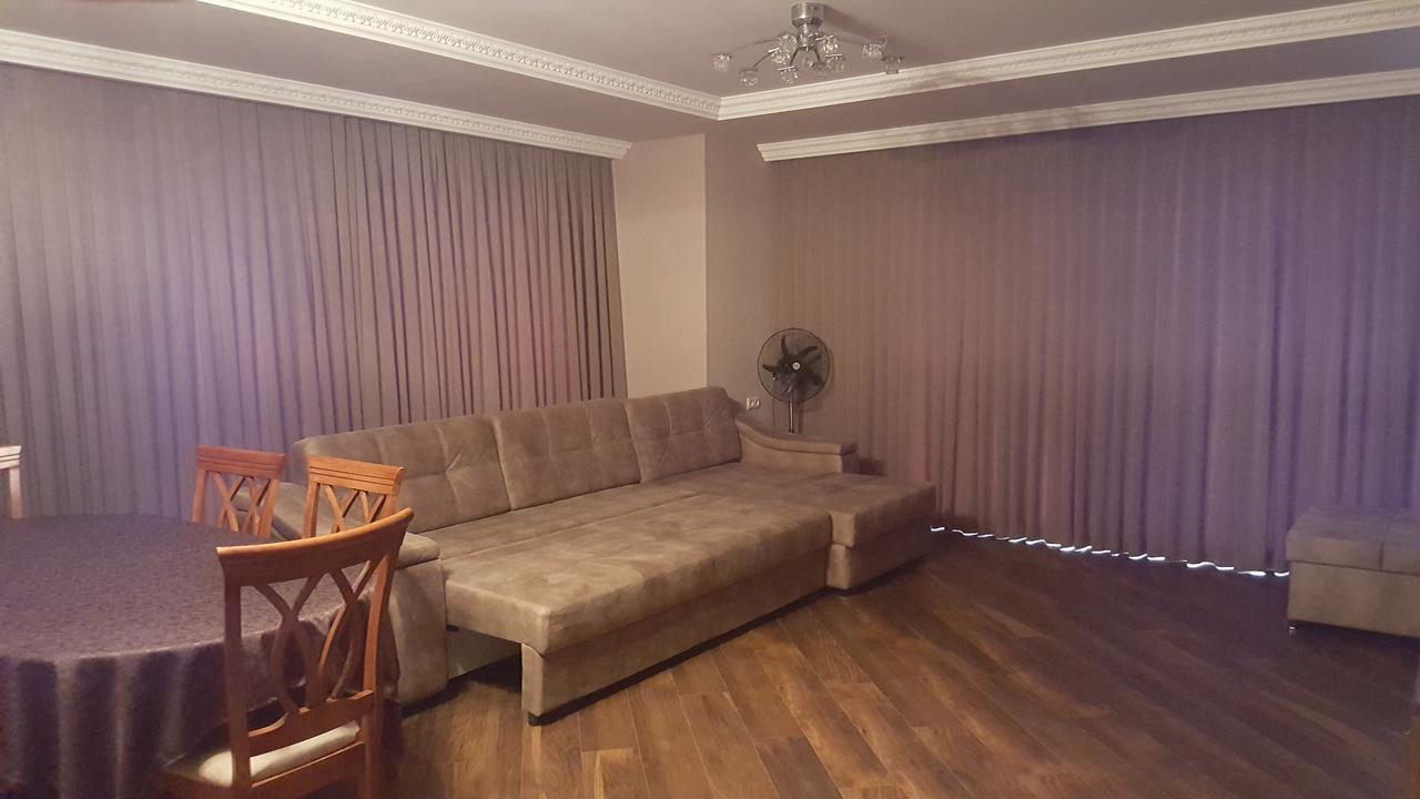 Mimino Apartment Deluxe First Line バトゥーミ エクステリア 写真