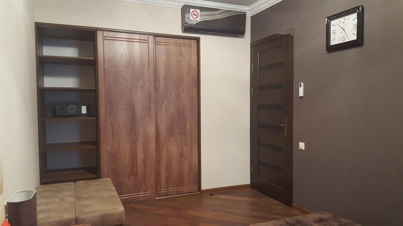 Mimino Apartment Deluxe First Line バトゥーミ エクステリア 写真