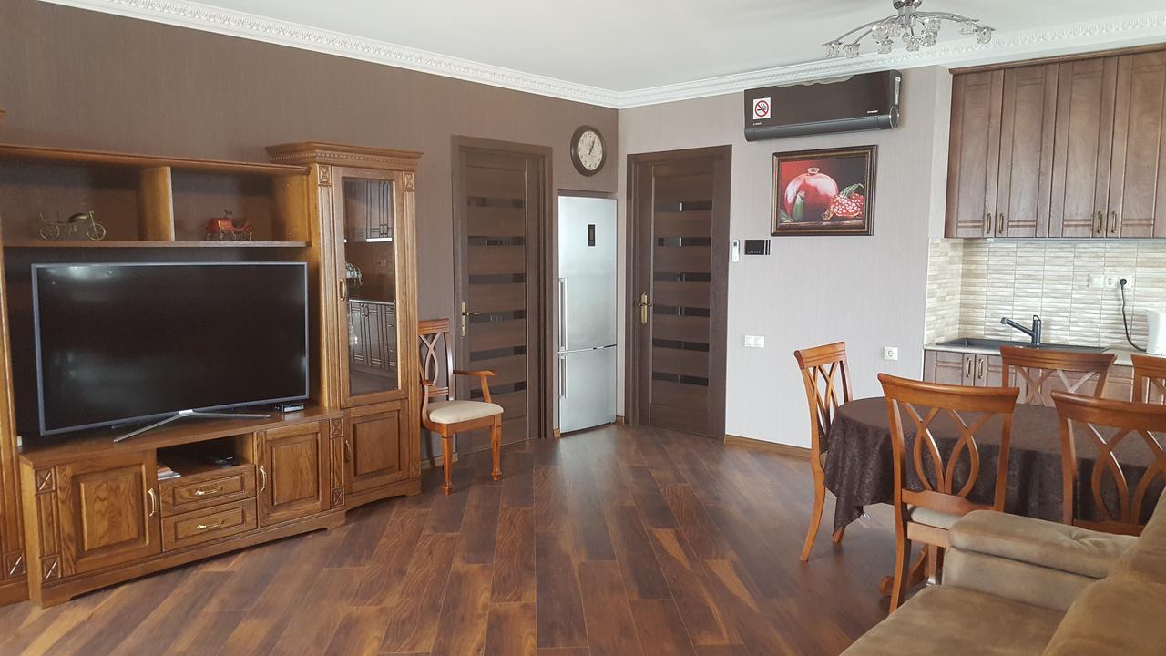 Mimino Apartment Deluxe First Line バトゥーミ エクステリア 写真